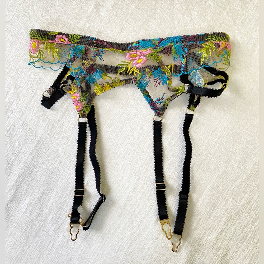 💎Edge o’ Beyond Zuzia Cut Out Suspender size 1-2 XS/S